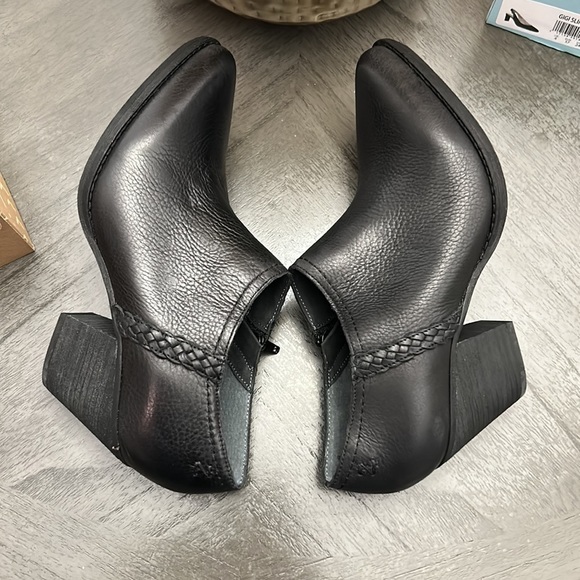 ZODIAC AVA LEATHER HEELS SHOOTIES - Picture 7 of 10